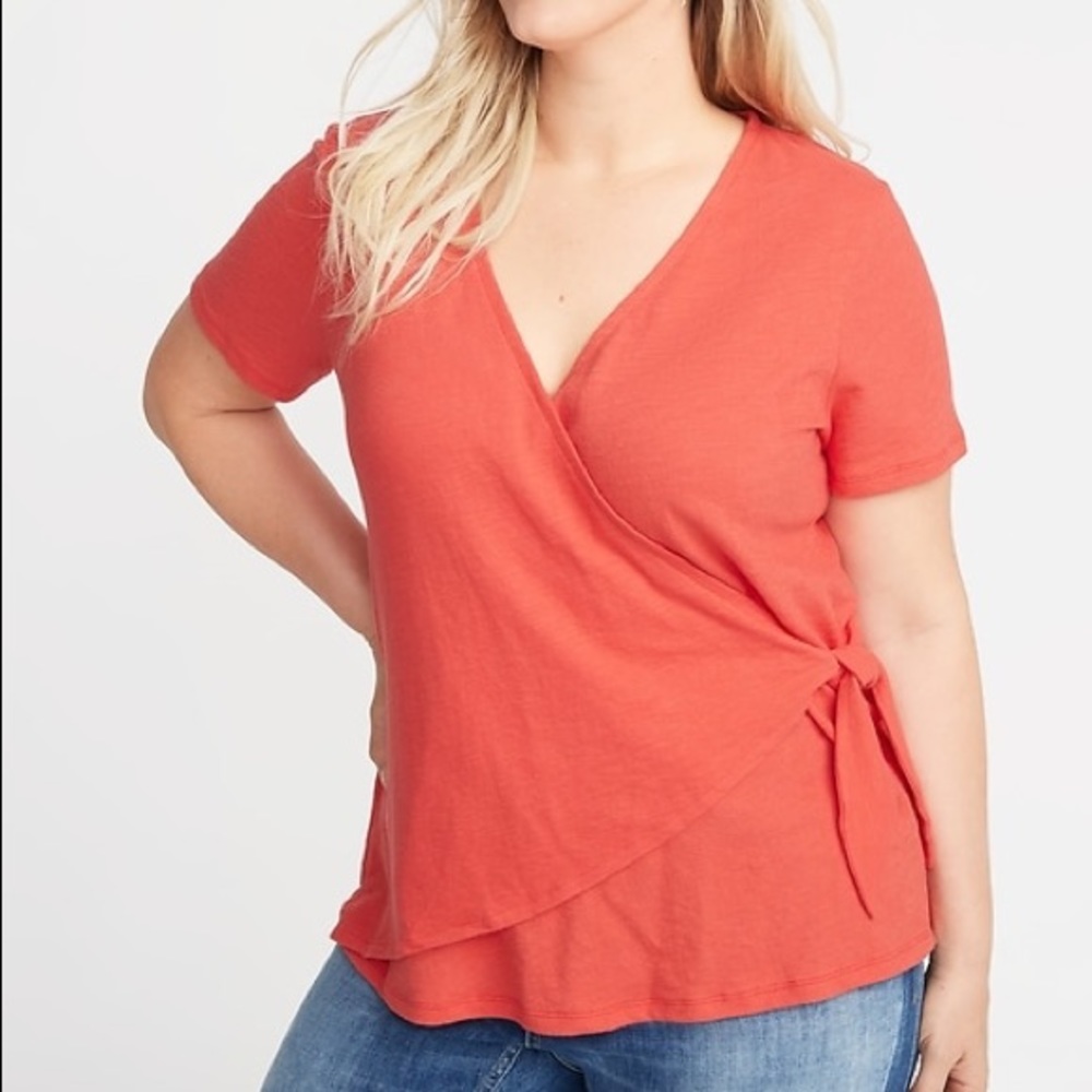 Old Navy Tie Front tip in bright red orange